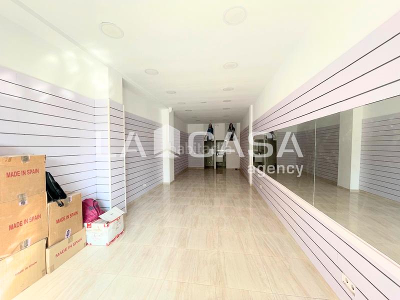 Foto 919276d6-08ec-4e7c-8a87-9ddc0f2b466f. Local comercial local en privilegiada posición en el gorg en Badalona