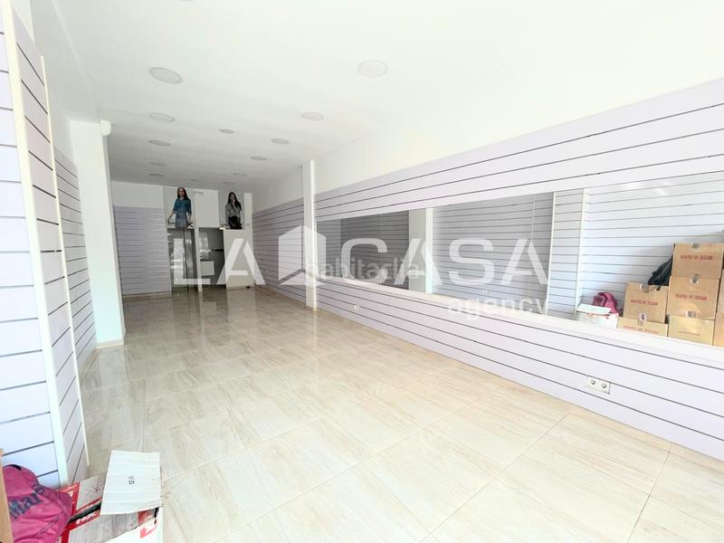 Foto a29277b0-4244-44f2-b941-2ed8818b8941. Local comercial local en privilegiada posición en el gorg en Badalona