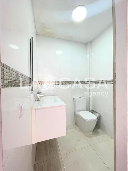 Foto c130ed27-4927-4624-bc66-510b0c126cad. Local comercial local en privilegiada posición en el gorg en Badalona