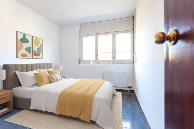 Foto 8f42f9ff-3e11-48c4-a8d7-416ab902d5f1. Appartamento con riscaldamento in El Camp de l´Arpa del Clot Barcelona