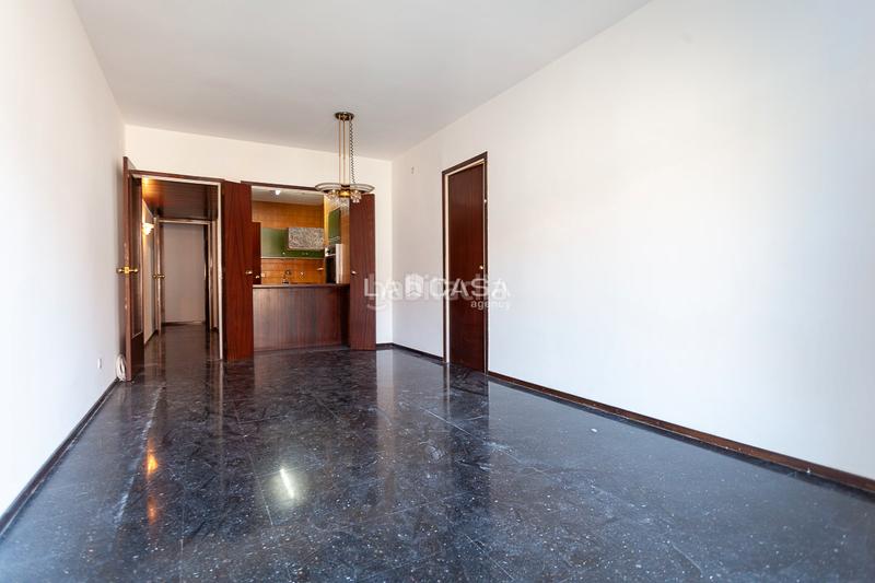 Foto 5974a282-f7a8-4f60-9937-b6173f820031. Piso en El Camp de l´Arpa del Clot Barcelona