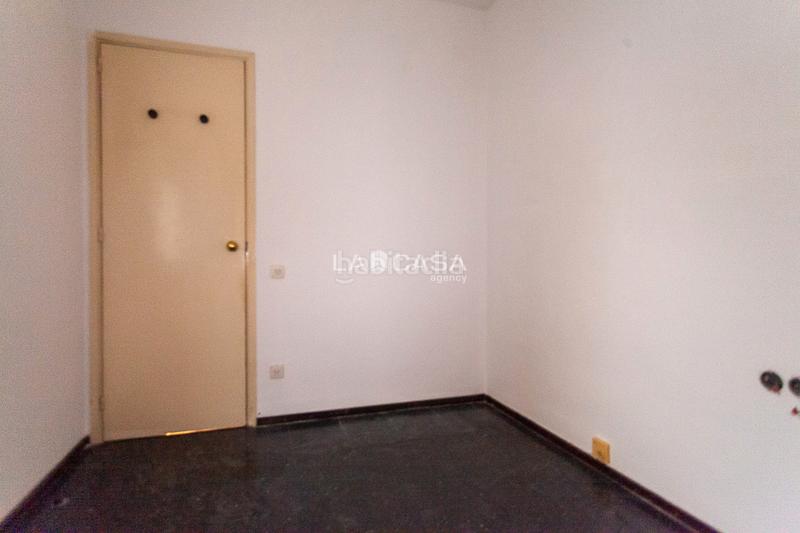 Foto a90f5824-fa07-4025-bedd-35f2e0b3bcd7. Piso en El Camp de l´Arpa del Clot Barcelona