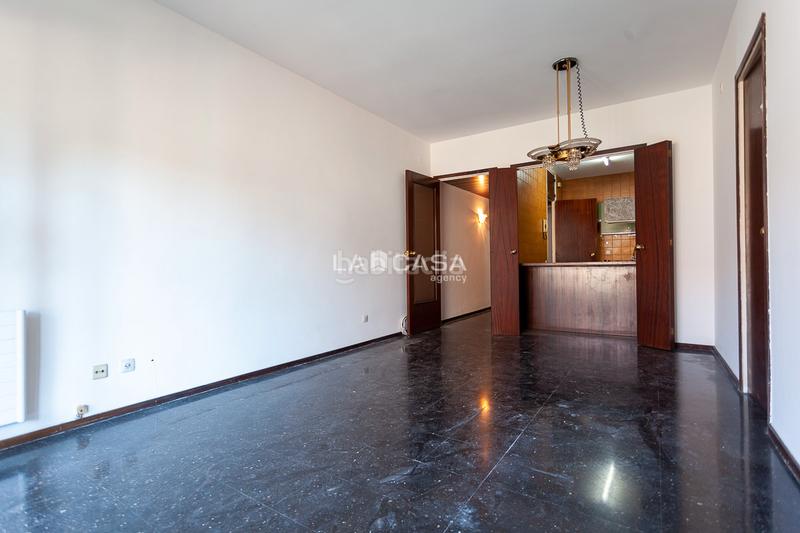 Foto cac4f8a2-add0-42fa-9bd3-067fc8c50c5d. Piso en El Camp de l´Arpa del Clot Barcelona