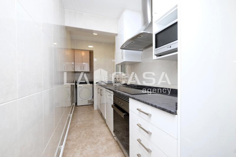 Foto f26370b7-2926-4609-a6e6-1a5bd8f0f4e2. Pis a Porta Barcelona