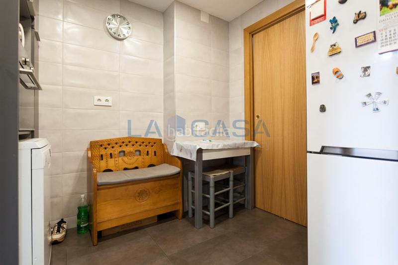 Foto dc03a419-f354-47cc-872e-ebae05f23d1d. Dúplex amb calefacció a Les Planes Hospitalet de Llobregat (L´)