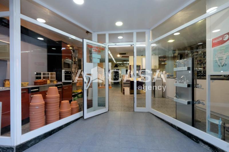 Foto 4d976673-1363-4df8-abc4-d05b715e4afd. Local comercial en Porta Barcelona