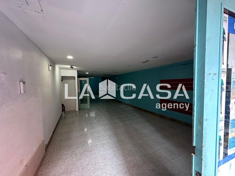 Foto 50382ba8-6b85-4f4d-8137-0f62cb0b3880. Local comercial a Prosperitat Barcelona