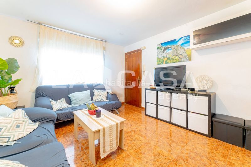 Foto bc04468a-86c7-4a26-b4d8-b4db101b3210. Pis a Trinitat Valencia