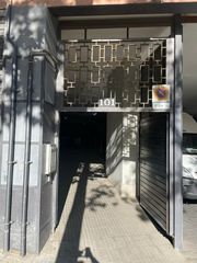 Aparcament cotxe a Carrer de Pallars
