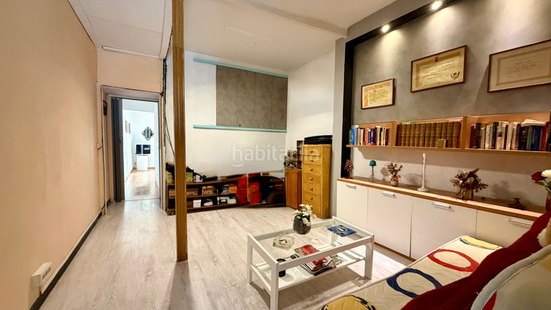 Foto 66fe28fd-8d12-42be-b028-54a2cf75a96a. Casa adosada casa independiente de 104 m2 con 4 dormitorios, patio y terraza en el clot en Barcelona