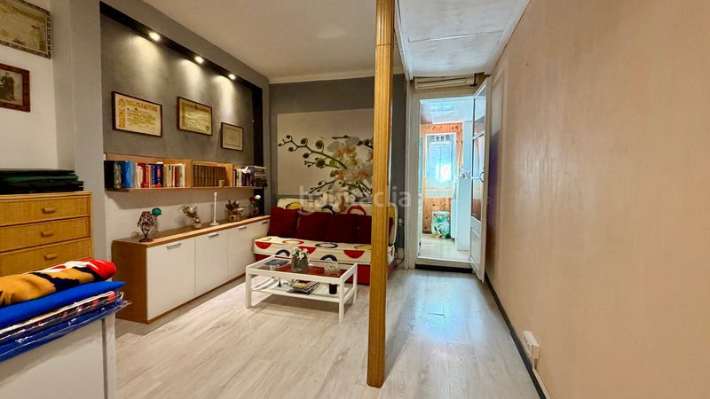 Foto 6c8af279-c0be-4b8c-b244-3376ec13e31f. Casa adosada casa independiente de 104 m2 con 4 dormitorios, patio y terraza en el clot en Barcelona