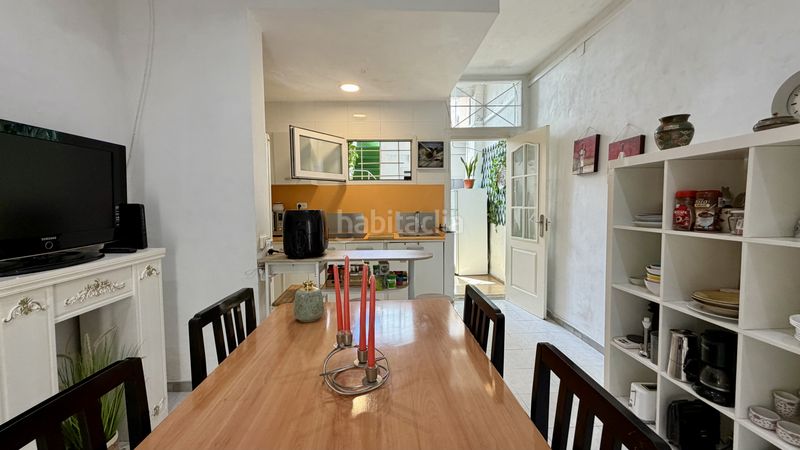 Foto ab38c46f-b801-4210-b53a-b4779de05465. Casa adosada casa independiente de 104 m2 con 4 dormitorios, patio y terraza en el clot en Barcelona