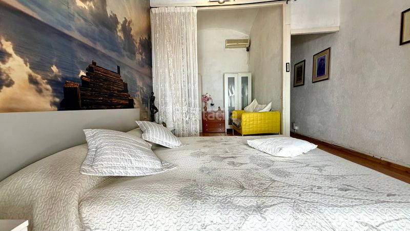 Foto d4b4a45f-0864-4b09-9056-08d7ef110649. Casa adosada casa independiente de 104 m2 con 4 dormitorios, patio y terraza en el clot en Barcelona