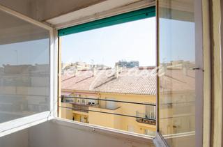 Pis  Carrer de concepcin arenal. Piso con balcn en sant andreu