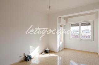 Àtic  Carrer de concepción arenal. Piso con balcón en sant andreu