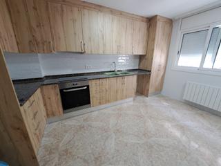 Semi detached house in Carrer Montjuïc