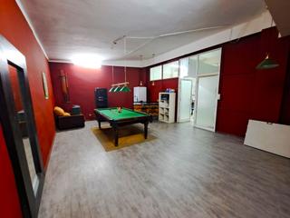 Local Comercial  Carrer dels tres tombs. Amplio local en ciudad!