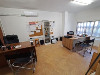 Geschäftsraum  Carrer irlanda. Amplio local en ciudad