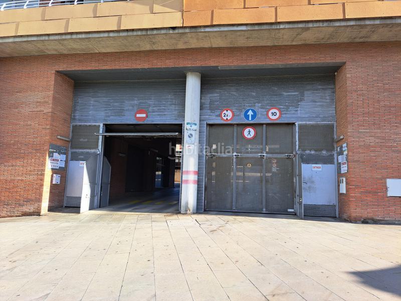 Foto f10b4e02-a69d-4ce8-a9b4-8b0ebc20a1cd. Parking coche en ronda de sant oleguer 33 plaza cerrada en Mataró