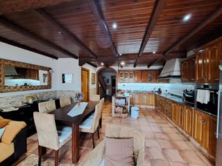 Casa pareada  Carrer irlanda. Sensacional casa en ciudad!!