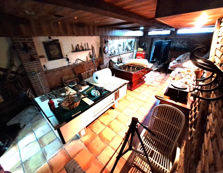 Foto 4956417d-0e76-4da7-ae84-22d7f85c6cbb. Casa aparellada amb xemeneia calefacció aparcament piscina a Mataró