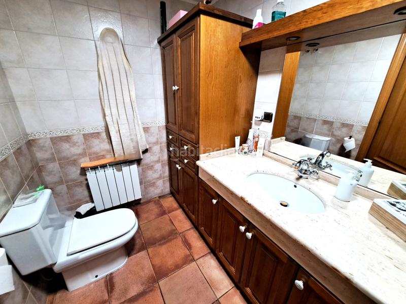 Foto 64a52ca0-69c3-47ef-948b-709a8d799724. Casa aparellada amb xemeneia calefacció aparcament piscina a Mataró