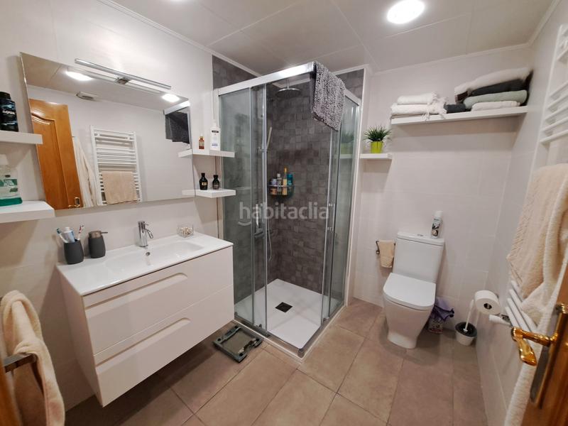 Foto 6ca8cf73-3ea4-4c05-94a3-78f4d282e64c. Casa aparellada amb xemeneia calefacció aparcament piscina a Mataró