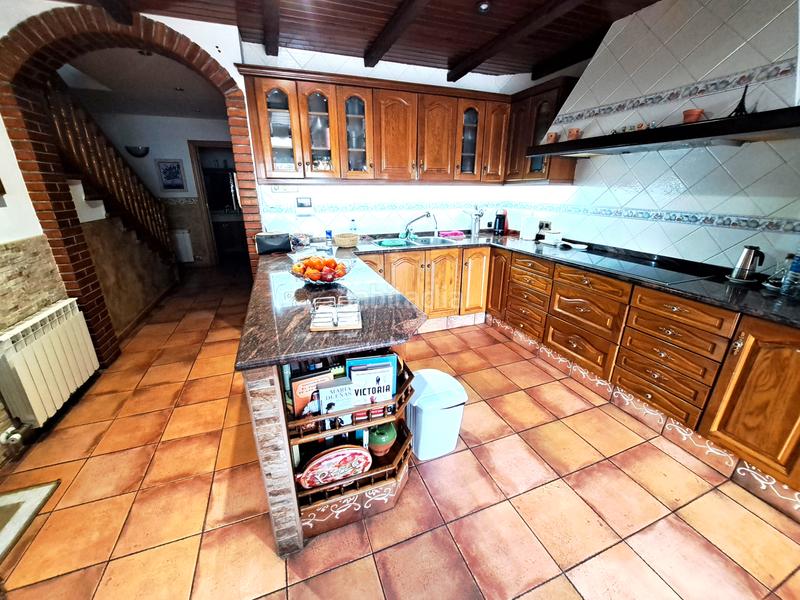 Foto a87314a1-7cf0-47ae-851b-fc888a8c963b. Casa aparellada amb xemeneia calefacció aparcament piscina a Mataró