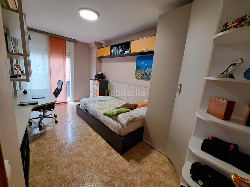 Foto ac61fb04-a79e-4e89-8f5c-e3b62c3f4c0a. Casa aparellada amb xemeneia calefacció aparcament piscina a Mataró