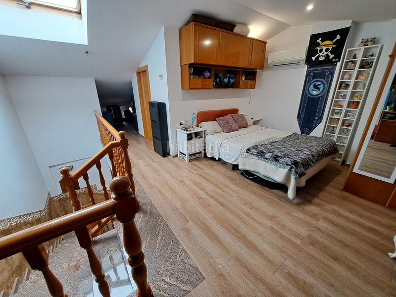 Foto bdcd884f-e320-48ac-9129-7f431b23b153. Casa aparellada amb xemeneia calefacció aparcament piscina a Mataró