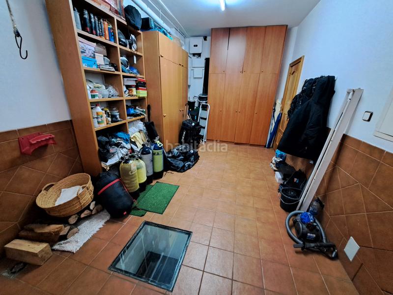 Foto cae08a45-d242-489d-bb3d-4addd3e57f4d. Casa aparellada amb xemeneia calefacció aparcament piscina a Mataró