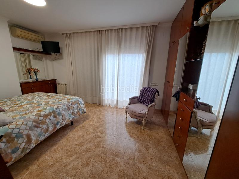 Foto d36274fd-63c6-49d2-9e31-d37c1e76c934. Casa aparellada amb xemeneia calefacció aparcament piscina a Mataró
