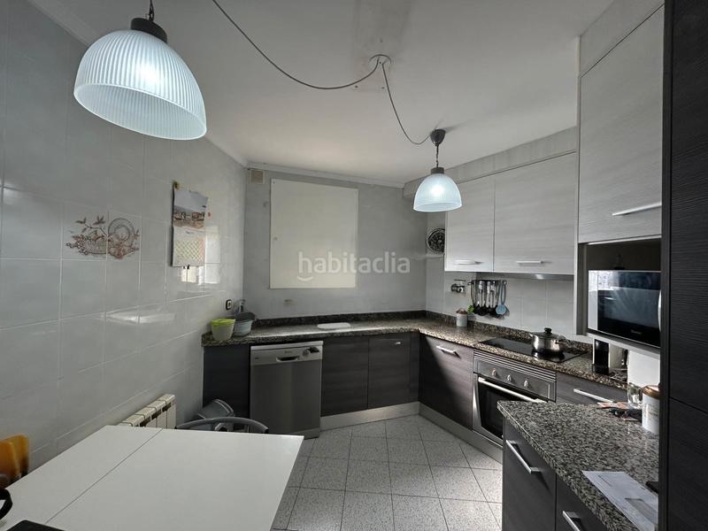 Foto 946093bb-14b8-4d66-9ded-69a492ace1d3. Tríplex bonito ático en venta que combina confort y estilo! en Mataró