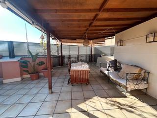 Tríplex  Carrer sant daniel. Bonito ático en venta que combina confort y estilo!
