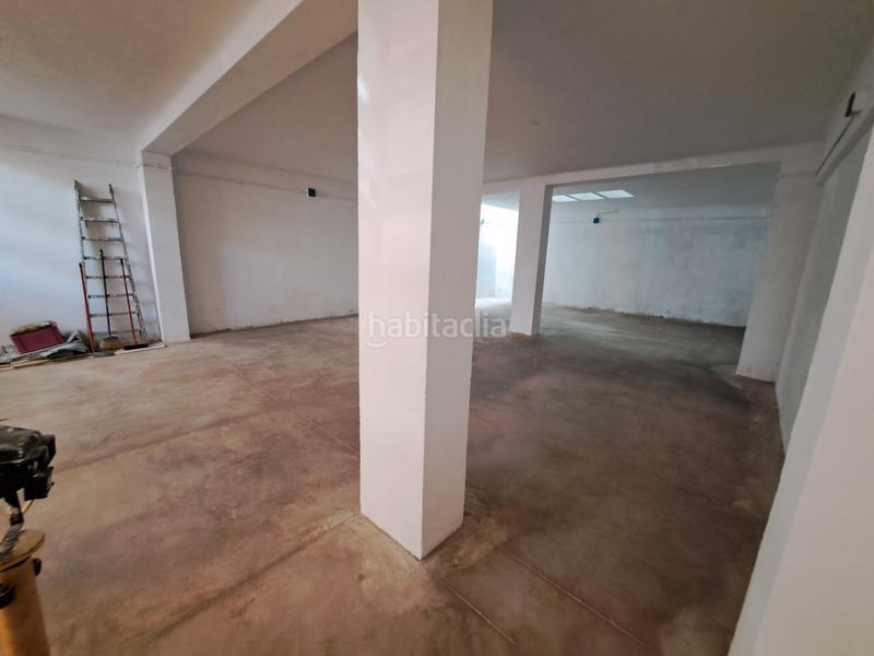Foto 4ed804d3-8253-429c-a175-95efc4d13712. Alquiler local comercial se alquila un amplio local en ciudad! en Mataró