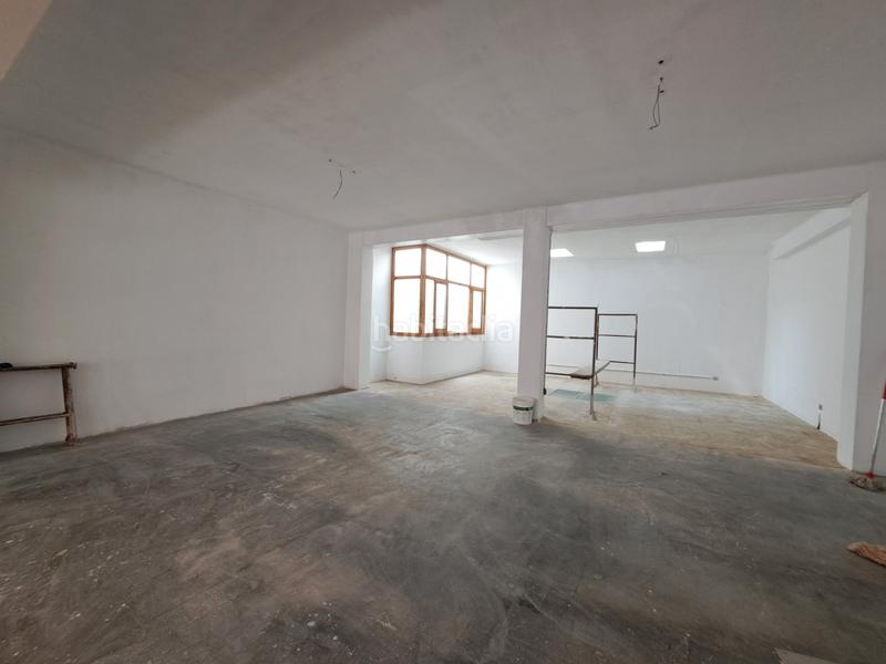 Foto 64b2e3ad-6733-4ed1-b74a-3a4643632b90. Alquiler local comercial se alquila un amplio local en ciudad! en Mataró