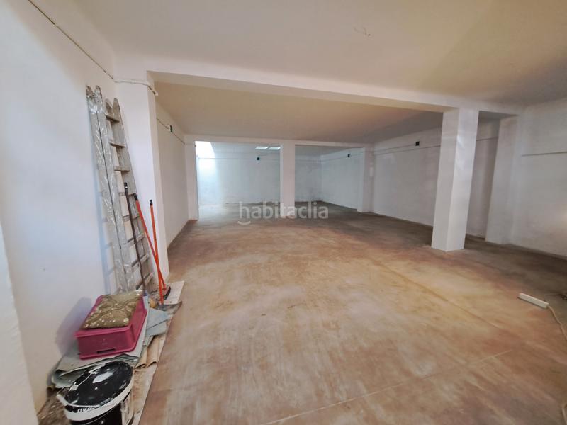 Foto d224cad4-df3f-430f-8bdf-01a4f3f31637. Alquiler local comercial se alquila un amplio local en ciudad! en Mataró