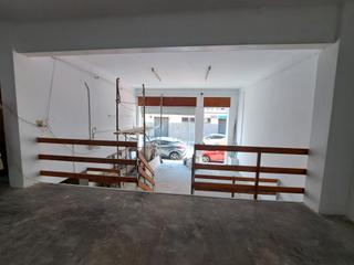 Lloguer Local Comercial  Carrer floridablanca. Se alquila un amplio local en ciudad!