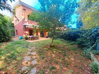 Casa  Ronda de la malesa. Situada en una urbanización privada!