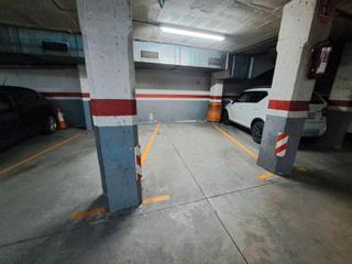 Autoparkplatz in Carrer d' aribau 12. Zona de difícil aparcamiento!