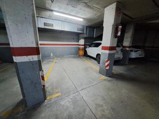 Aparcament cotxe a Carrer d' aribau 12. Zona de difícil aparcamiento!