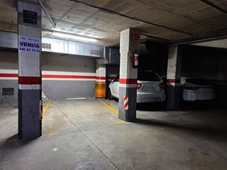 Autoparkplatz in Carrer d' aribau 12. Zona de difícil aparcamiento!