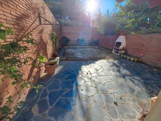 Casa adossada  Carrer josep pla. Casa en zona residencial!