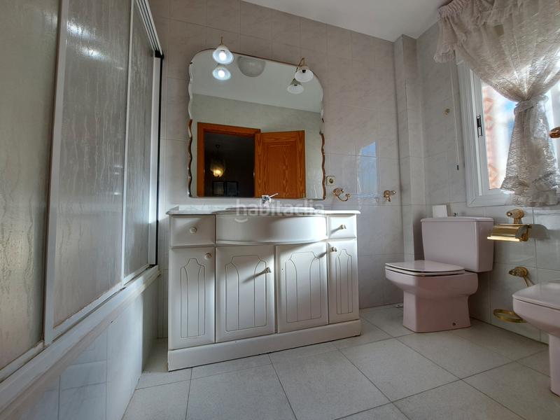 Foto 3c952568-115e-42ea-858e-adfd54b5247d. Casa adossada amb xemeneia calefacció aparcament a Mataró