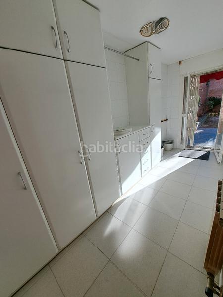 Foto aaf82f0b-ded3-418e-91f7-4901480d9bba. Casa adossada amb xemeneia calefacció aparcament a Mataró