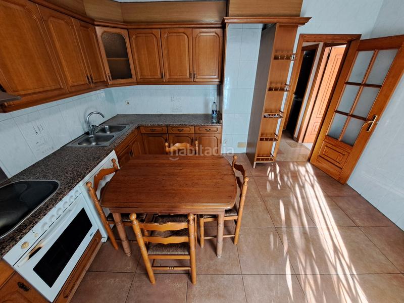 Foto ba8390e0-2dbc-4f7d-bd07-552cf35c48a2. Casa adossada amb xemeneia calefacció aparcament a Mataró