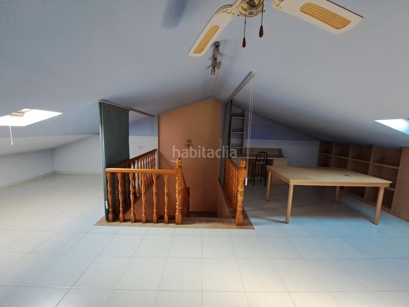 Foto c72a5a9d-0079-4ecc-b9b9-cb92f3edcad5. Casa adossada amb xemeneia calefacció aparcament a Mataró