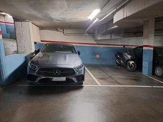 Autoparkplatz in Carrer joan salvat papasseit 10