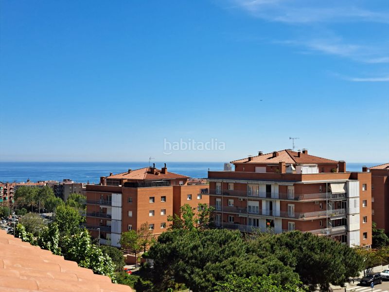 Foto 555ef593-4804-4bda-8bd3-737ad8d703d9. Casa adossada amb xemeneia calefacció aparcament a Mataró