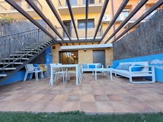 Casa  Carrer joan fuster. Ubicada en la zona alta de la ciudad!